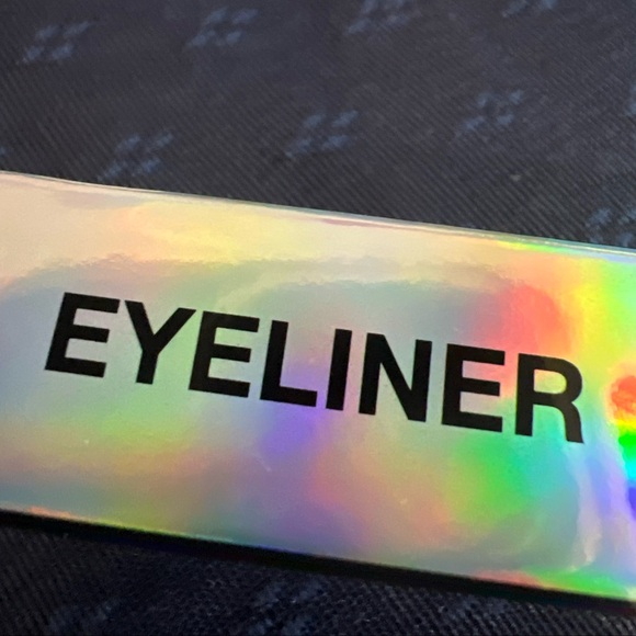 Beauty Vaulte Eyeliner • Black • 0.6 ML - Picture 3 of 8